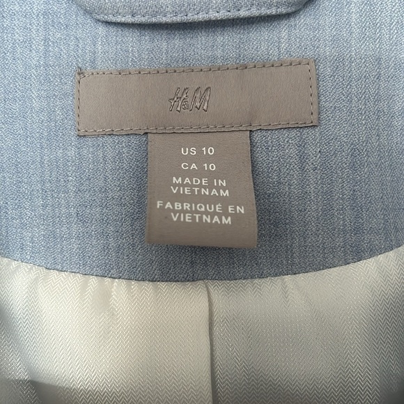H&M blazer, women’s size 10. Heathered light blue fabric. - Picture 2 of 3